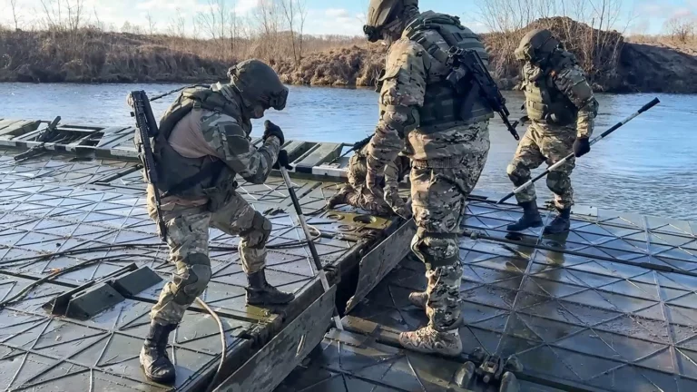 «Власти делают все»: Песков высказался о создании гумкоридора в Курской области