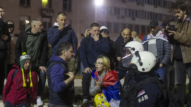 Экс-глава Генштаба Сербии обвинил МВД в разгоне протестов «звуковой пушкой»