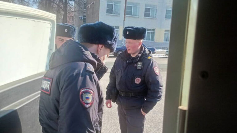 Активисток «Союза маоистов Урала» задержали на акции «настоящего 8 марта»
