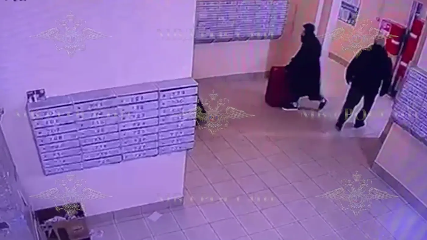 Әйелдер секс машинасымен айналысады