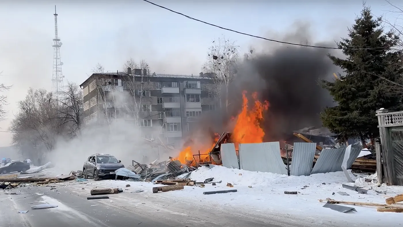 Взрыв частного жилого дома в Тобольске. Фото дня