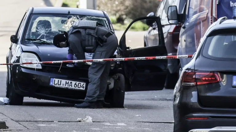 Автомобиль въехал в толпу в немецком Мангейме: что известно