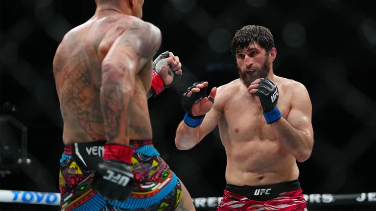 «Настоящая война»: россиянин впервые стал чемпионом UFC в полутяжелом весе