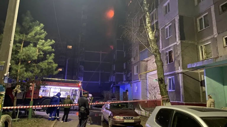 По городу пожары, есть жертва: что известно о массированной атаке БПЛА на Курск
