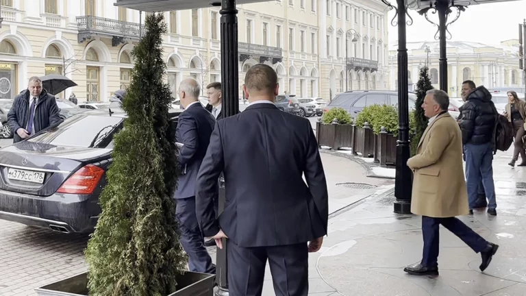 Прилетевший в Россию Уиткофф провел встречу, но не с Путиным