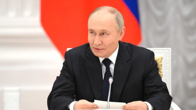 Путин призвал «душить» западные сервисы и избавить россиян от «вредных привычек»
