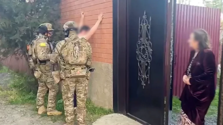 Задержание члена организованной группы, специализирующейся на хищении средств Социального фонда России и ГУП «Региональный оператор ипотечного жилищного кредитования Республики Ингушетия» в особо крупных размерах