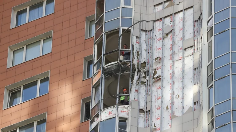 Дрон упал на элитный жилой комплекс на юго-западе Москвы: что известно