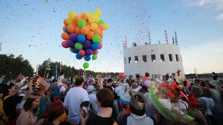 «Манго-Манго» и Упсала-Цирк: «Архстояние Детское» 2025 объявил хэдлайнеров и полную программу