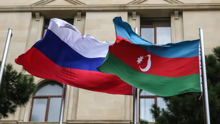 «Подлый удар»: Азербайджан обвинили в намеренном разрушении отношений с Россией