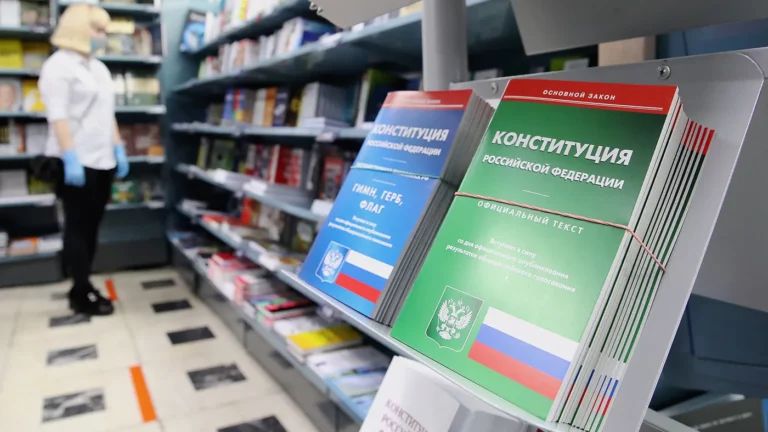 Конституция и «1984»: какие книги чаще всего воруют в России