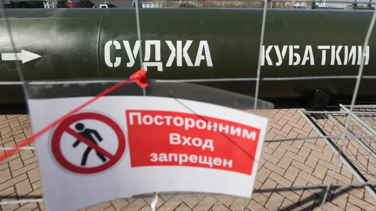Архивное фото. Подготовка выставки, посвященной операции «Поток» по заходу в тыл группировки ВСУ в Судже, Екатеринбург, Россия