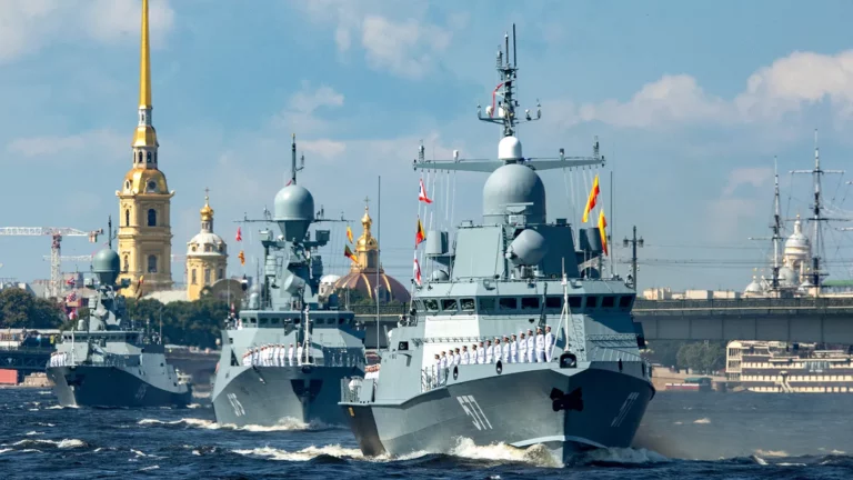 «По соображениям безопасности»: в Петербурге отменили главный военно-морской парад
