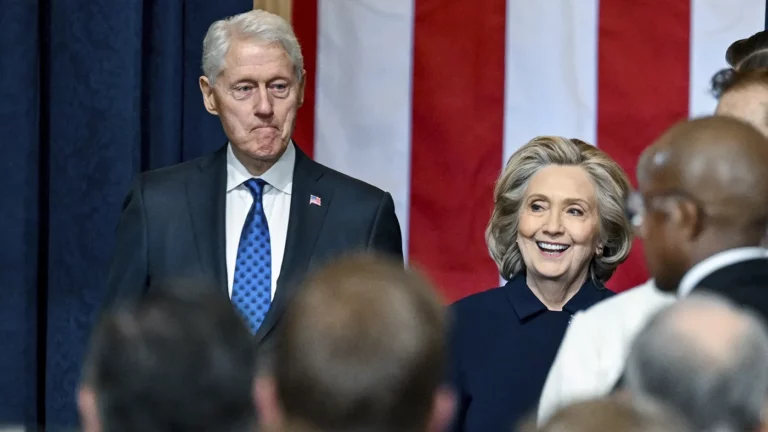 Билла и Хиллари Клинтон вызвали на допрос по делу Эпштейна