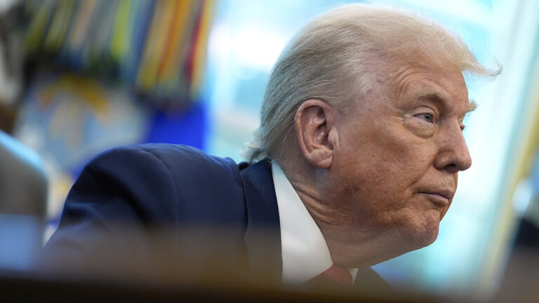 «С нетерпением жду встречи»: Трамп перед саммитом с Путиным созвонился с Лукашенко