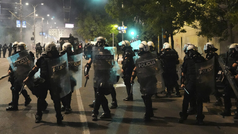 «Точка кипения»: участники протеста в Белграде обвинили полицию в жестокости