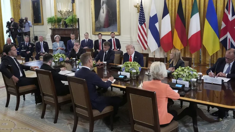 Звонок Путину и вопрос территорий: чем закончились переговоры по Украине в Белом доме