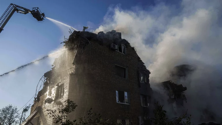 «СВО продолжается»: Кремль объяснил ночные удары по Киеву