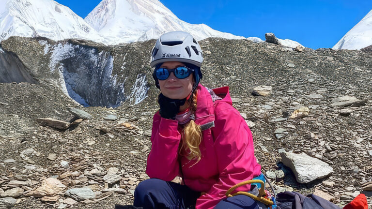 Сколько альпинистка Наговицина могла прожить на пике Победы, рассказал спасатель