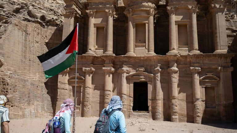 Россия и Иордания подписали соглашение об отмене визового режима