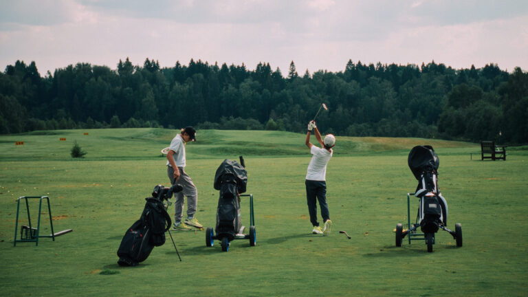 Гольф, шахматы и искусство: в Подмосковье открылся новый всесезонный курорт Forest Hills