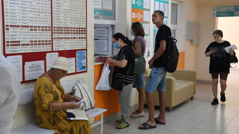 «Люди ждут по полгода»: в Думе назвали последствия оптимизации здравоохранения