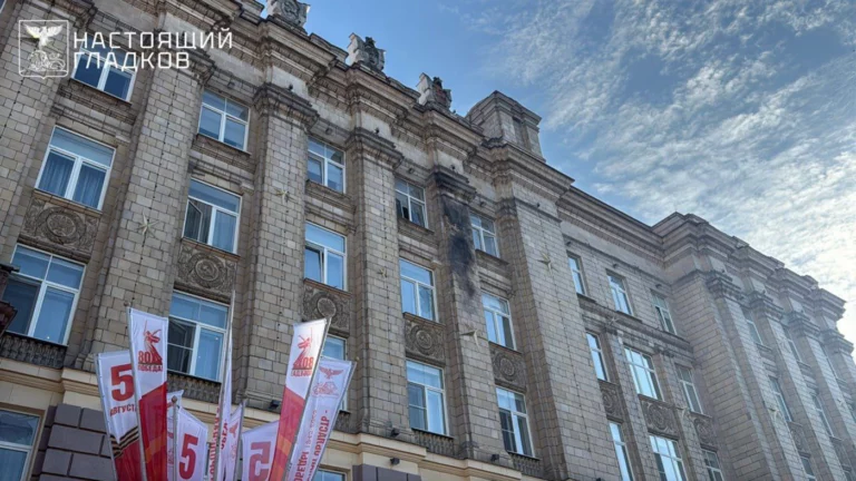 Беспилотник ударил по зданию правительства Белгородской области