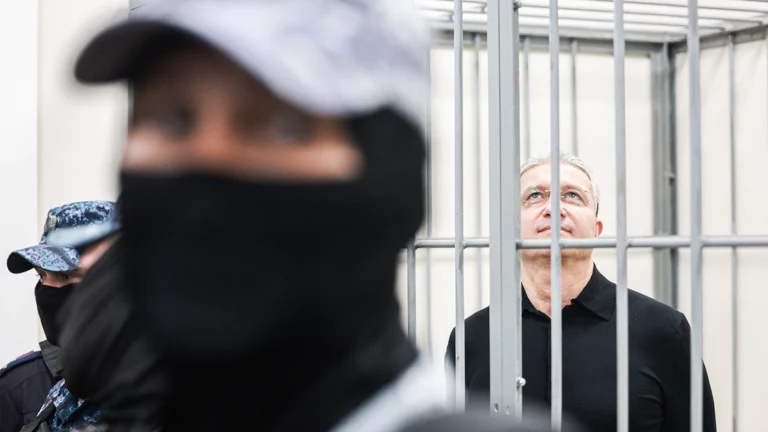 Килограммы «ювелирки», усадьбы и кортик люфтваффе: у экс-зама Шойгу нашли активы на ₽1,2 млрд