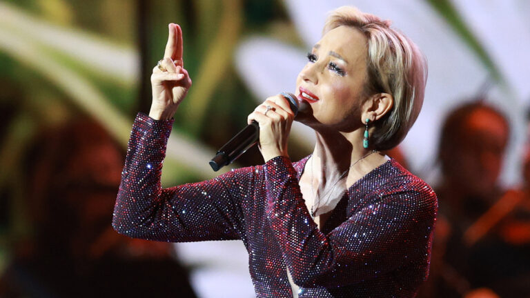 От слезливых баллад до альтернативного рока: гид по творчеству Татьяны Булановой