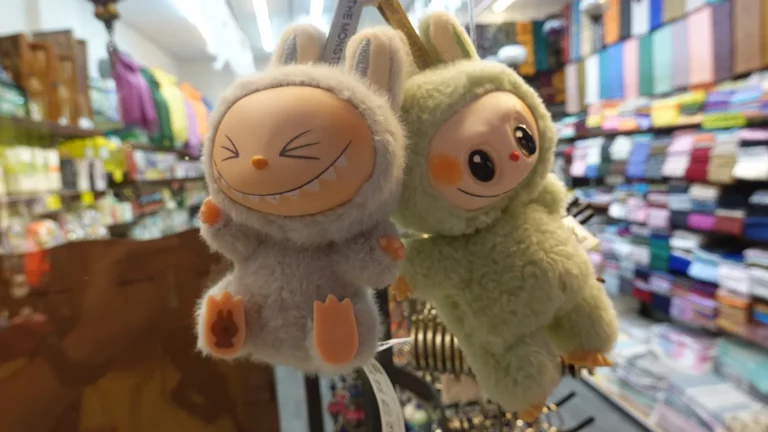 «Зеленогрудые уродцы ходят»: Онищенко объяснил секрет популярности лабубу