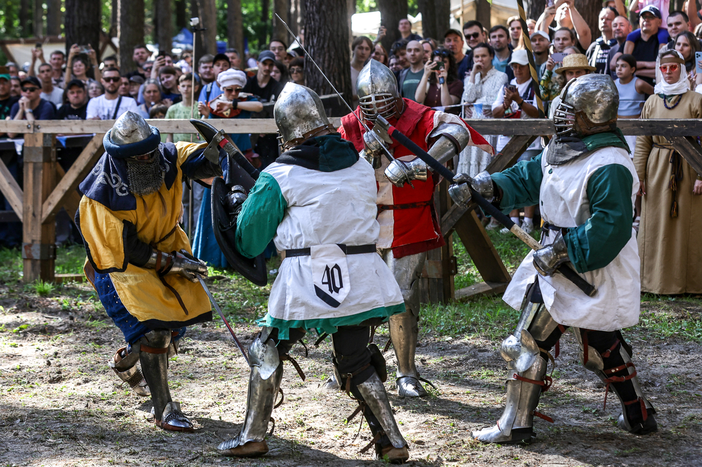 Бои на фестивале исторической реконструкции «Княжий двор» в Новосибирске. Фото дня