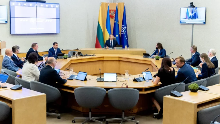 Правительство Литвы уходит в отставку вслед за премьером