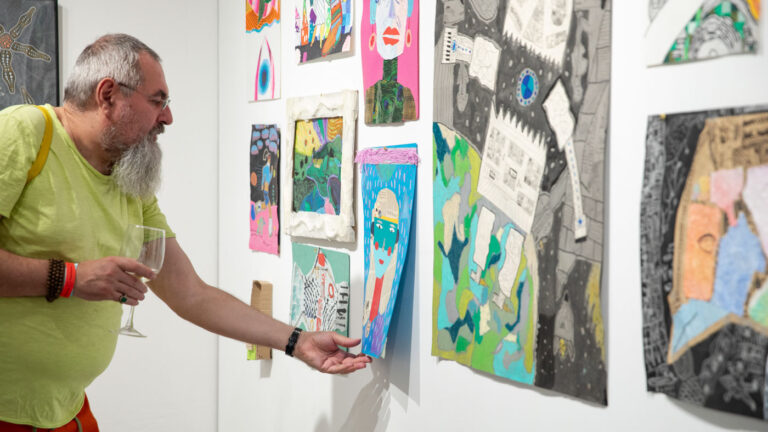 «Дивный сад» и воспоминания о детстве: в Cube.Moscow открылись 13 новых выставок современного искусства