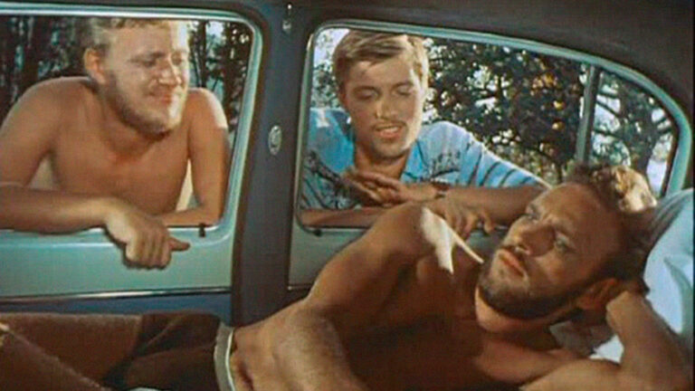 Геннадий Нилов (на переднем плане)