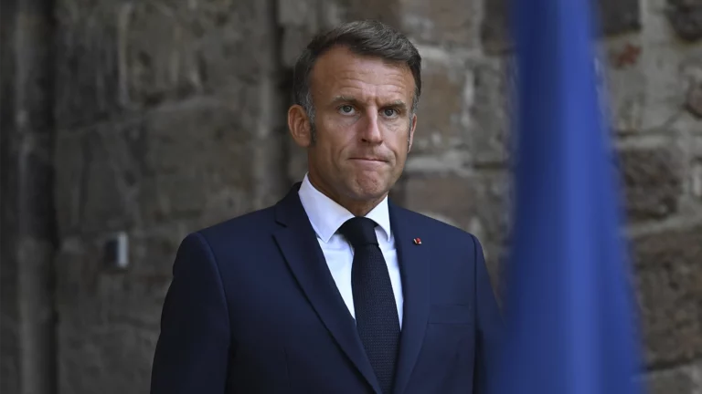 Более ста депутатов подписали проект об импичменте Макрона