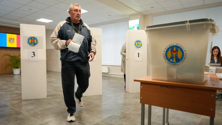 «Шайка узурпаторов»: кто и как отреагировал на итоги выборов в Молдове