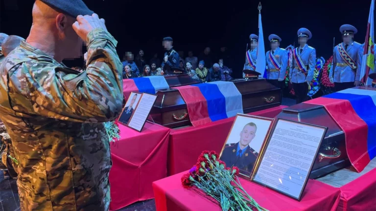 «Ушли лучшие»: Орел простился с погибшими при взрыве росгвардейцами