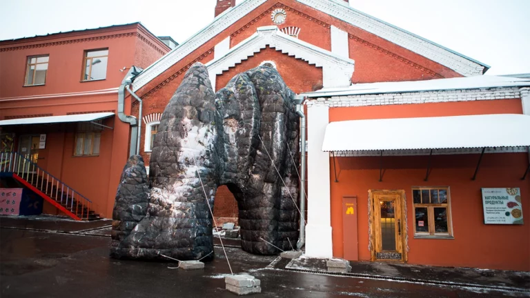 Ирина Корина. Часть инсталляции на выставку «Скала»