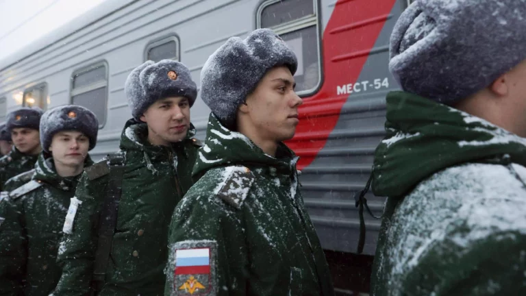 Госдума проголосовала за законопроект о круглогодичном призыве