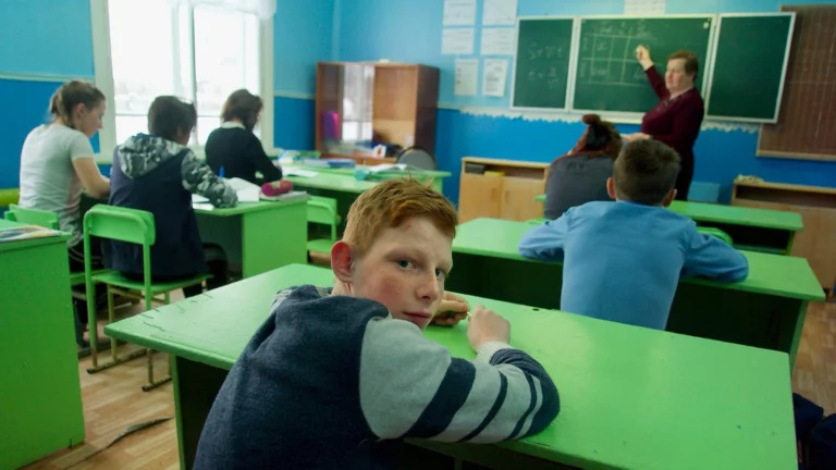 Соблюдайте Конституцию: профсоюз учителей указал путь к спасению российской школы