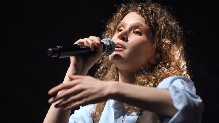 Певице Монеточке закрыли въезд в несколько стран из-за ее критики в адрес России