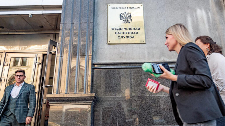 «Правительство и ЦБ действуют вопреки логике»: налоги в России снова повысят?