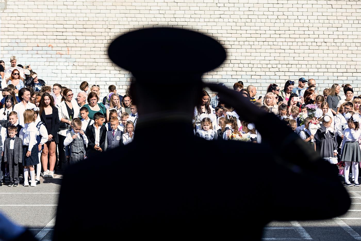 Как прошло 1 сентября в школах разных городов России. Фото дня