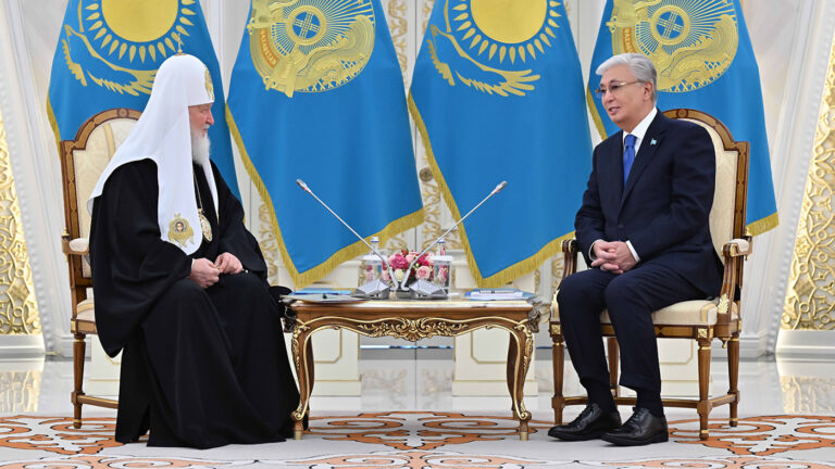 Патриарху Кириллу вручили высшую награду Казахстана «в знак особого уважения»