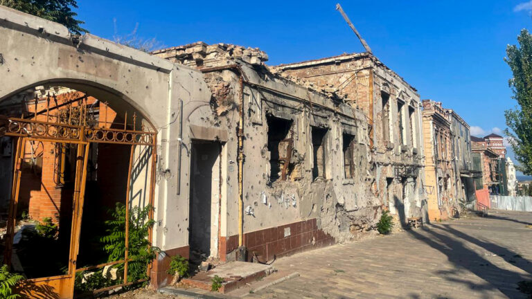 «Жалко, что наши не пришли в 14 -м»: житель Мариуполя вспоминает штурм города в 2022 году