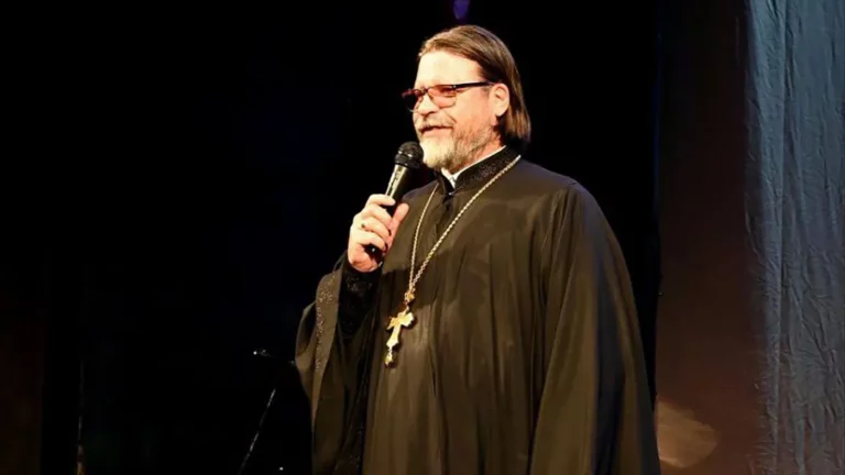 Архивное фото. Настоятель храма Казанской иконы Божией Матери в Иркутске Сергей Кульпинов