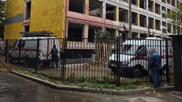 «Обвалились четыре пролета»: в Москве во время ремонта в школе погибли рабочие