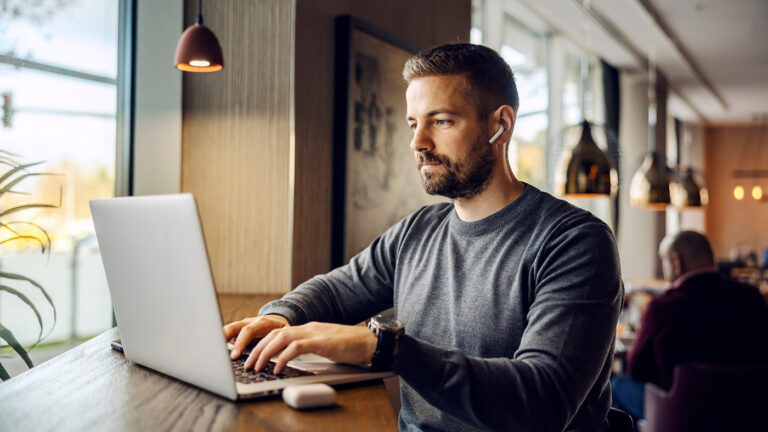 Минцифры представило список доступных при ограничении интернета сервисов