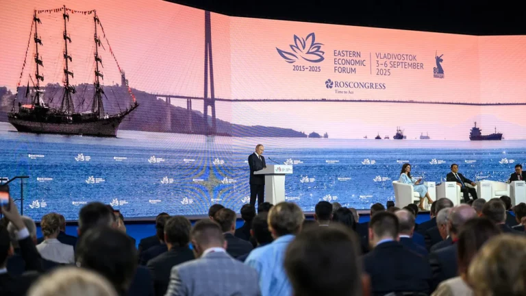 «Проблем для коммуникаций у нас нет»: главные заявления Путина на ВЭФ