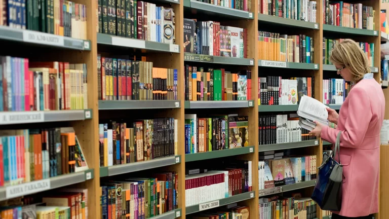 Названы самые популярные книги в России в начале 2025 года